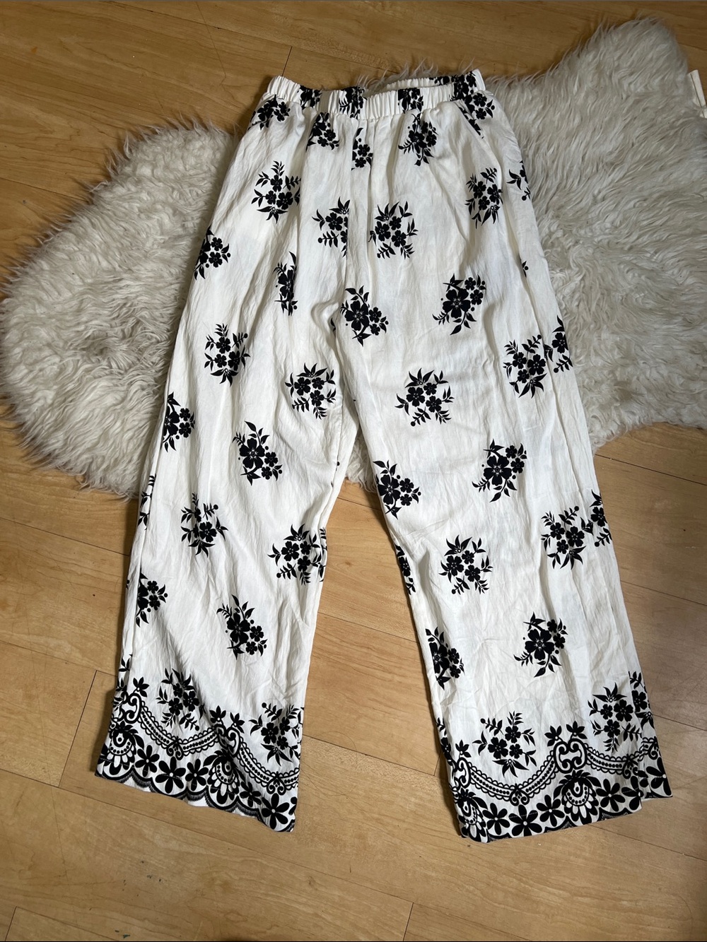 Women’s White Wide-Leg Floral Print Pants